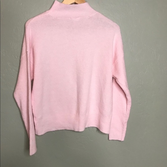 Soft pink sweater - Picture 2 of 5